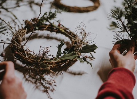 Christmas wreath being made copyright Annie Spratt